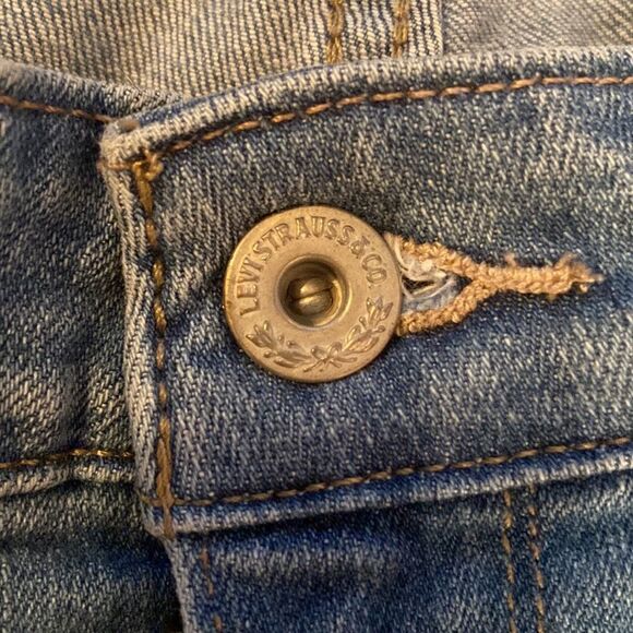 Levi’s size 12/31  - Picture 3 of 10